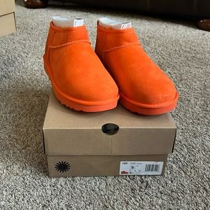 Ugg classic ultra mini, new, size 9, orange